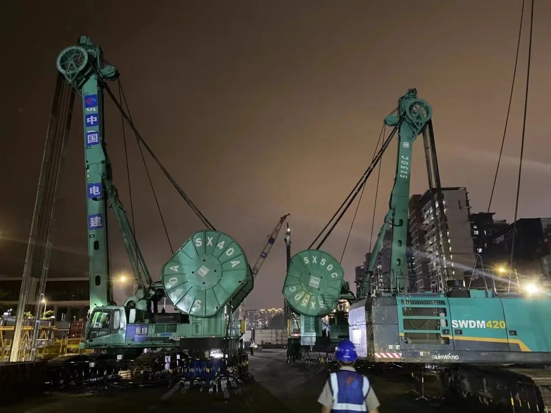 德扑之星地连墙德扑之星·产品于深圳市城市轨道交通15号线-铲湾北站上演“速度”与“激情”